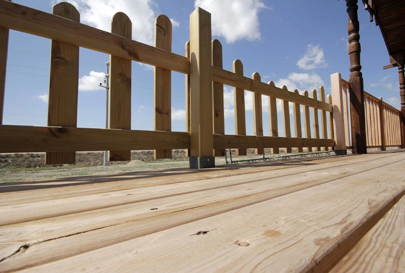 Garden-Studios-Utility-Zones-Pallet-and-Budget-Builds-Fencing